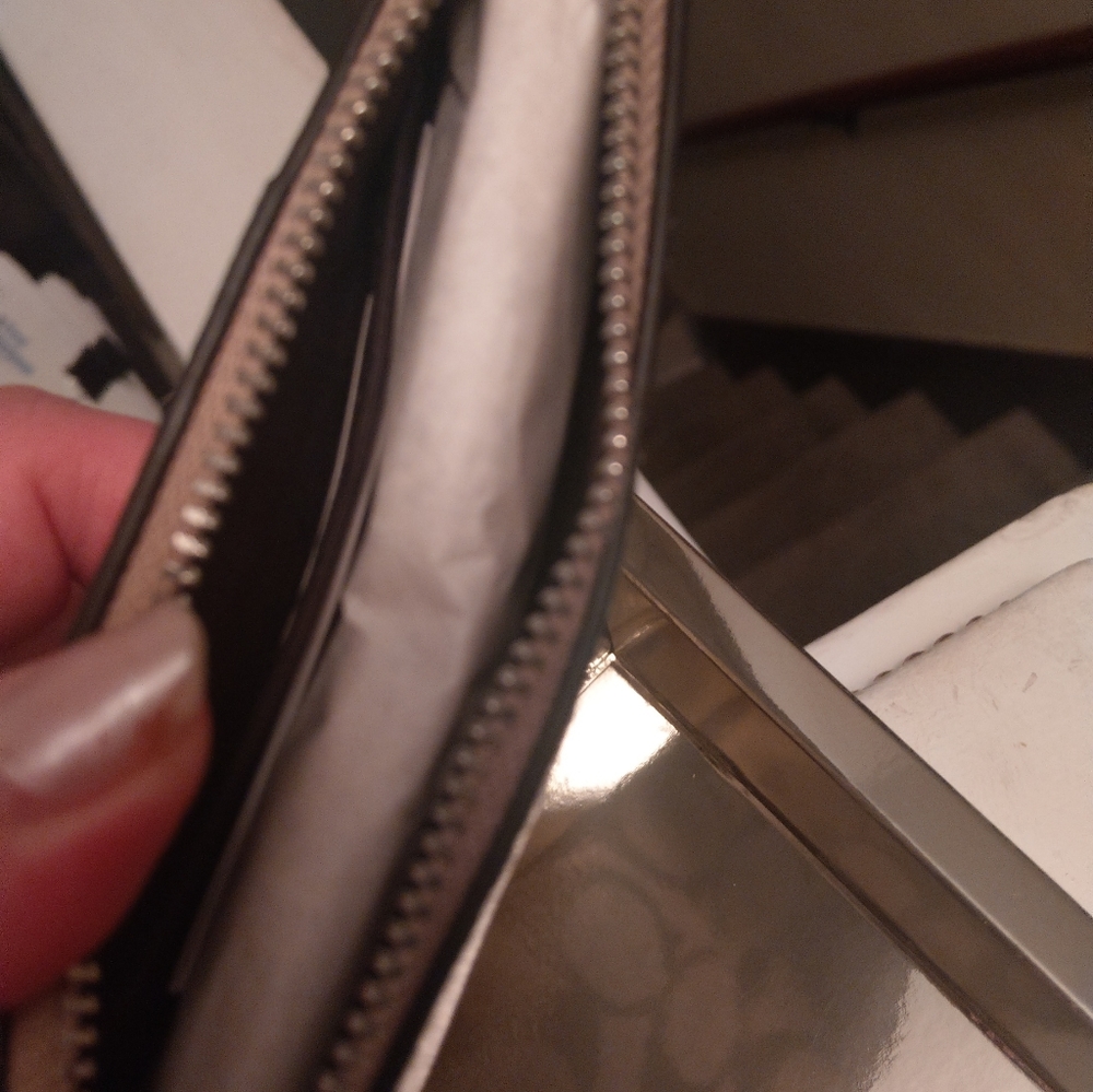 Limited Edition Coach Boxed Metallic Zip Wristlet - Picture 7 of 8